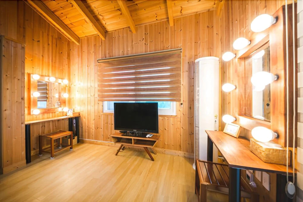 Jeju Hyeoppjae Some&ssam Guesthouse