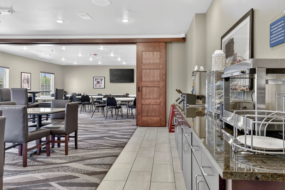 Cobblestone Hotel & Suites - Eaton