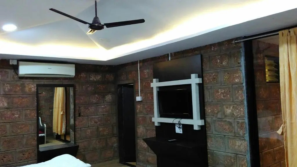 Treebo Vhyomaan Resort With Swimming Pool
