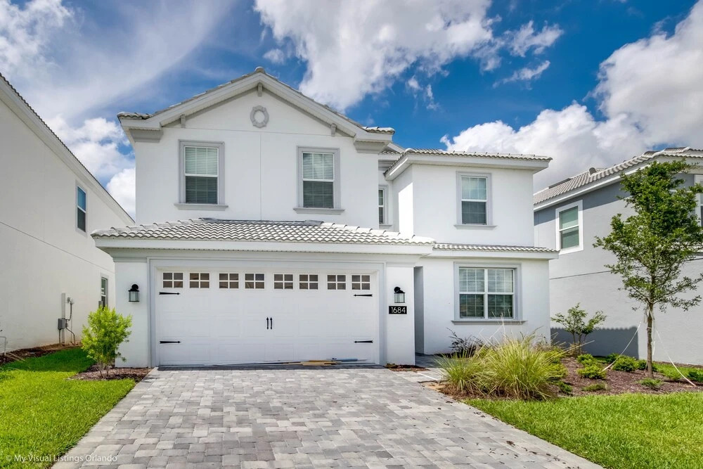 1684 Moonvalley Drive