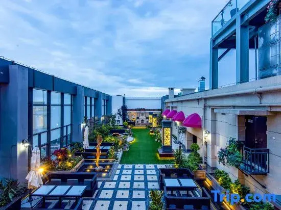 Calais Apartment (Chengdu Jimaqiao Metro Station)