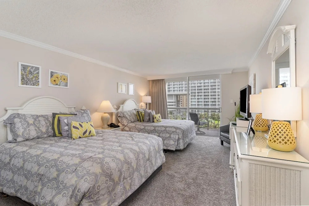 Gorgeously remodeled 2 bedroom ocean front unit - 509 South Hampton 2 Condo