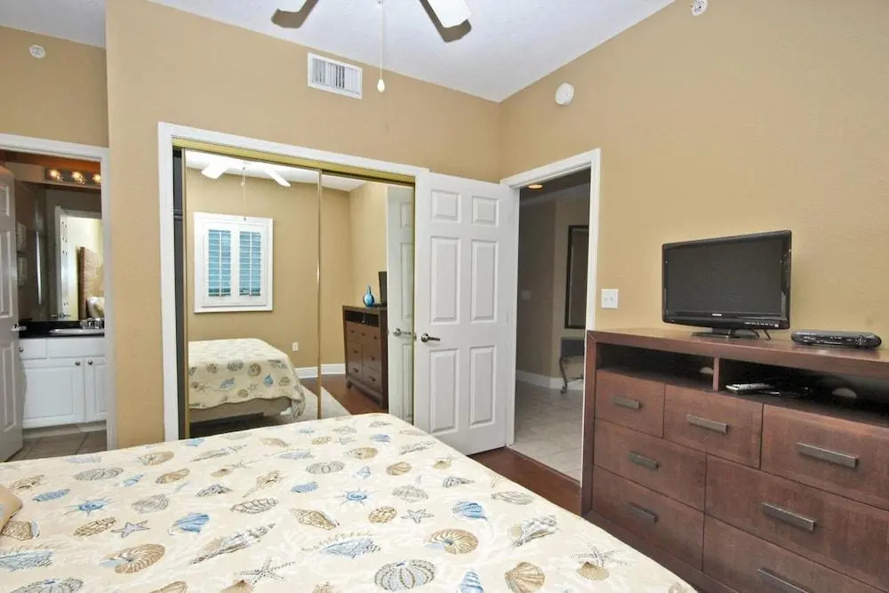 San Carlos 409 by Youngs Suncoast