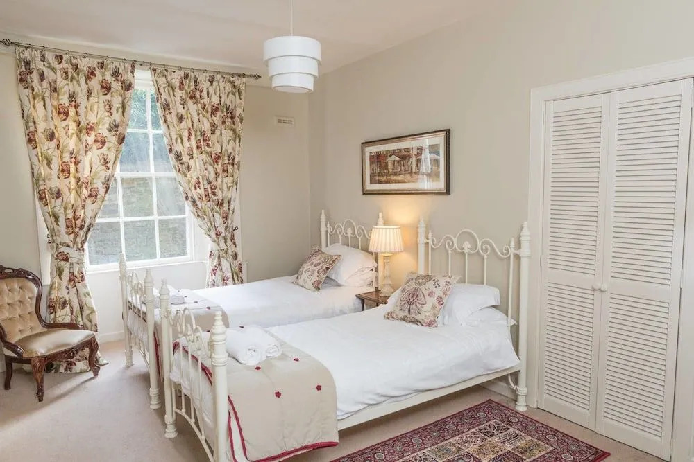 JOIVY Stylish Heart of Edinburgh Gem