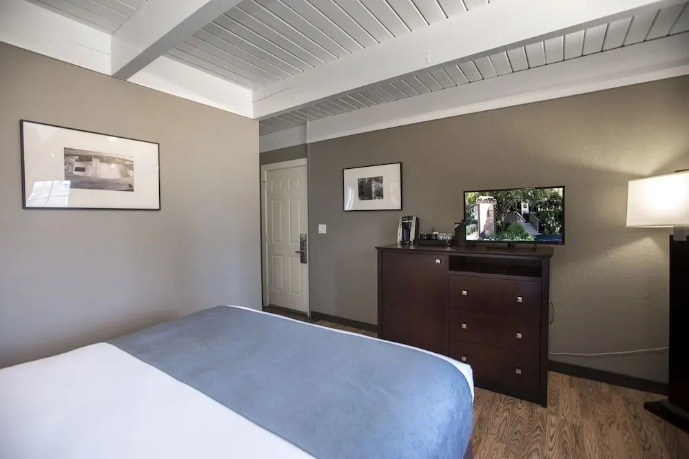 Earthbox Inn & Spa
