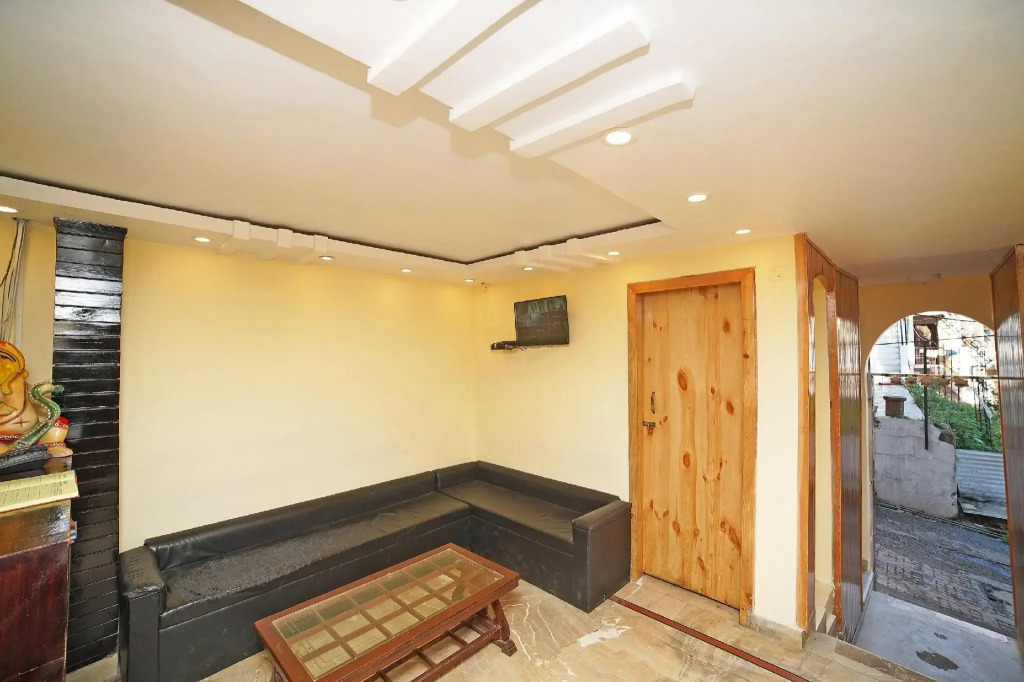 Oyo 8594 Golden Nest