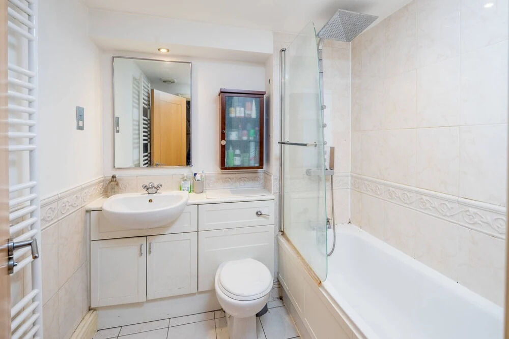 ALTIDO Homely 1-bed Flat in Queensway, West London