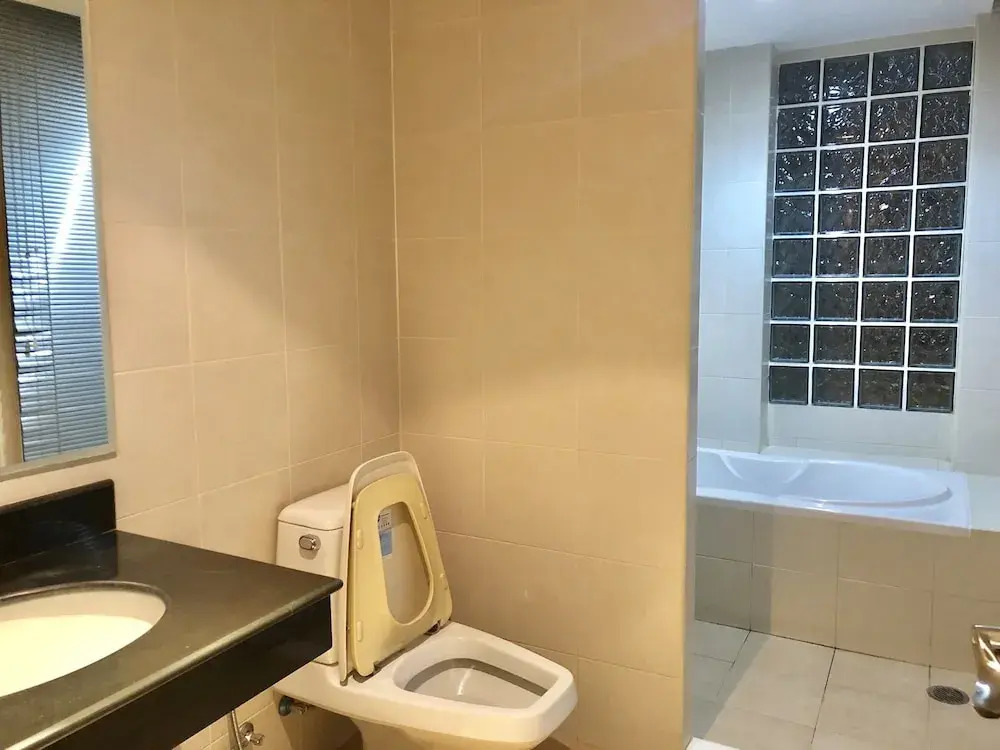 Twin Peaks Sukhumvit Suites