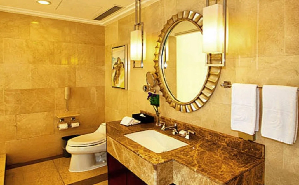 Golden Eagle Summit Hotel