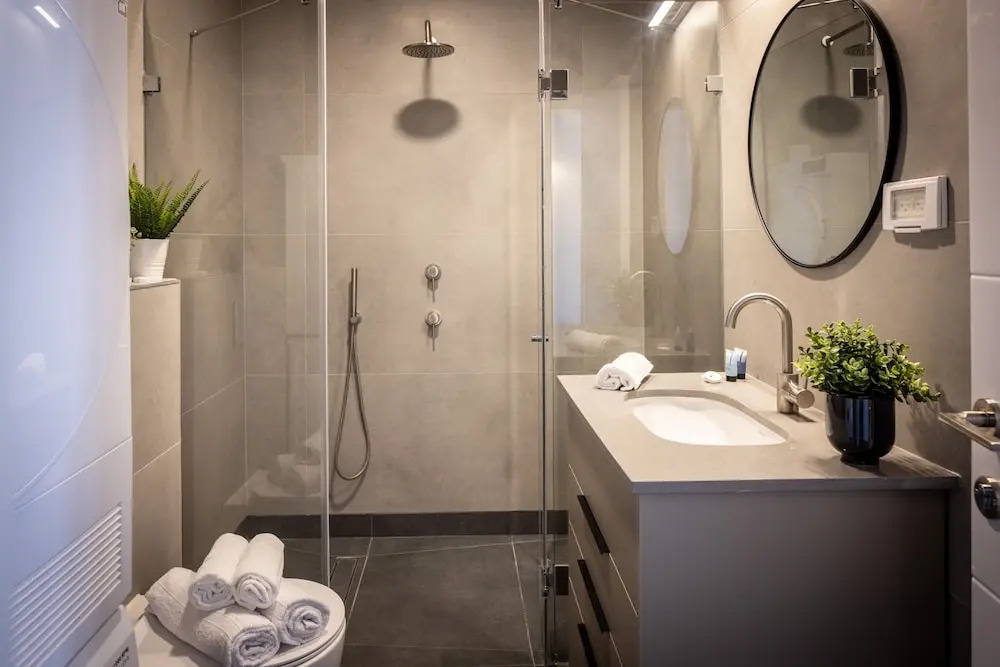 Old Charm & Modern Meets by Sea N' Rent