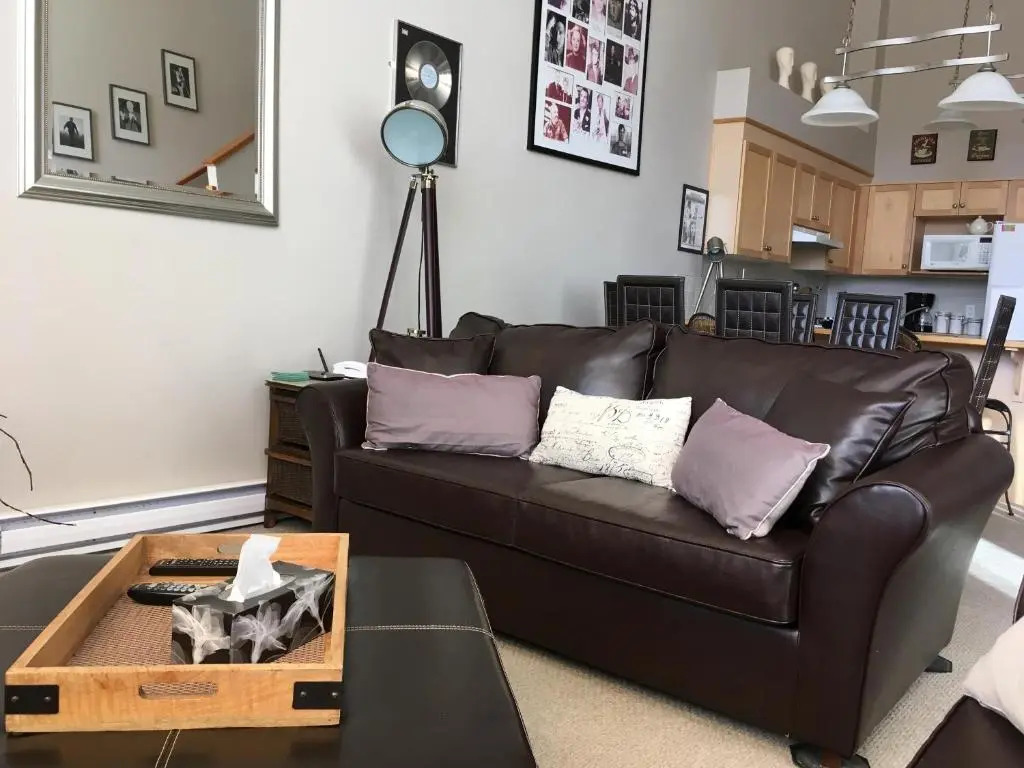 Apartment 407, Contemporary Decor