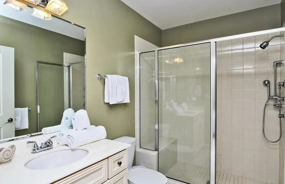 Wharf 902 by Youngs Suncoast