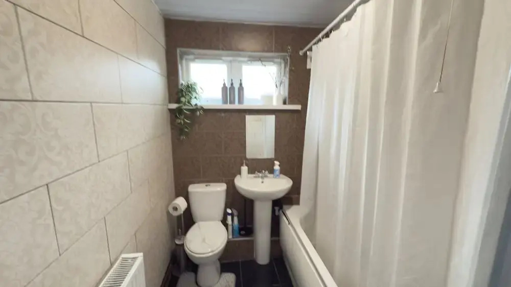 New Modern Stylish Villa Near City Centre Birmingham, with outdoor Hot Tub
