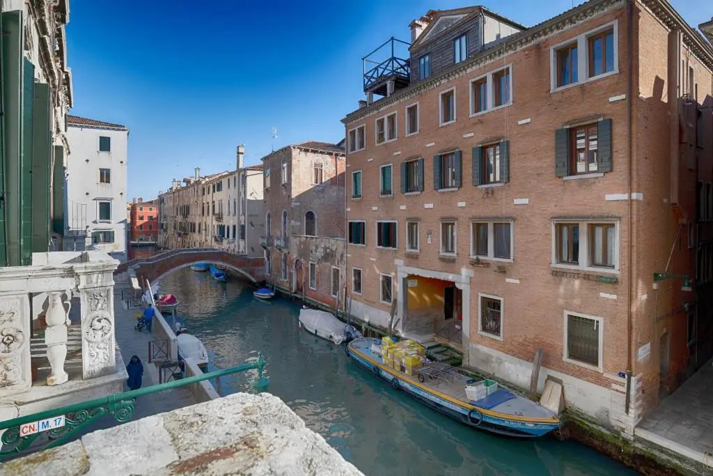 Vintage Venice Apartment