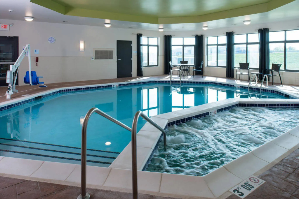 Holiday Inn Express Hotel & Suites North Kansas City by IHG