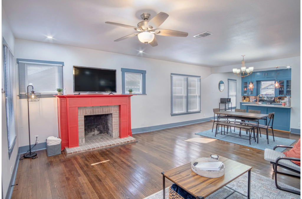 Vibrant Fully Gated 2BR/2BA 4 mins from Downtown