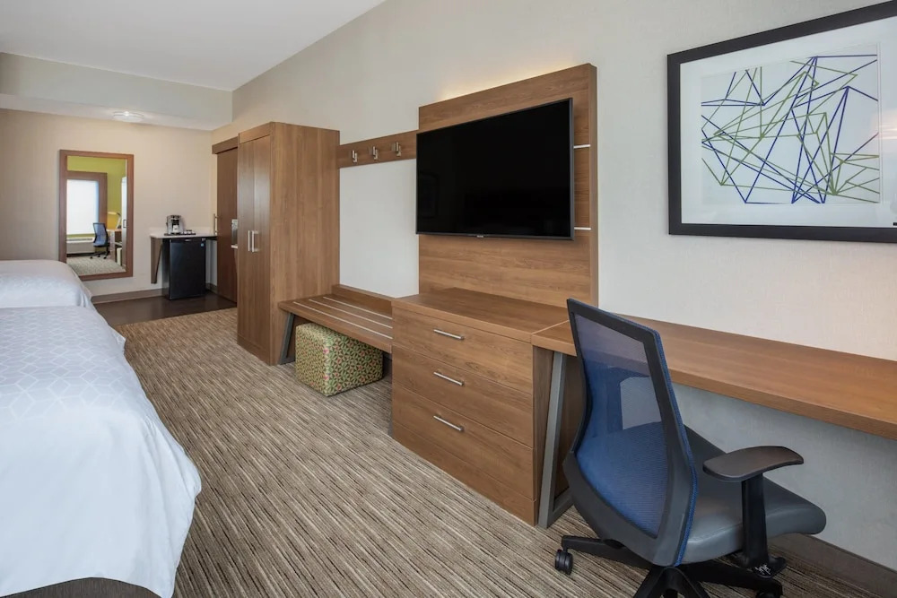 Holiday Inn Express & Suites Chico by IHG
