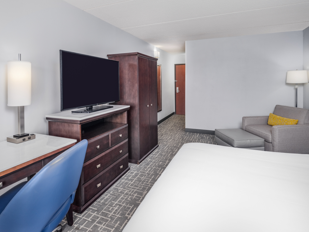 Crowne Plaza Milwaukee Airport by IHG