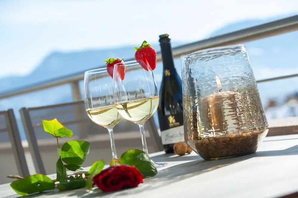 Haus Gregori Modern & Central Stay in Vineyard with Rooftop & Served Breakfast