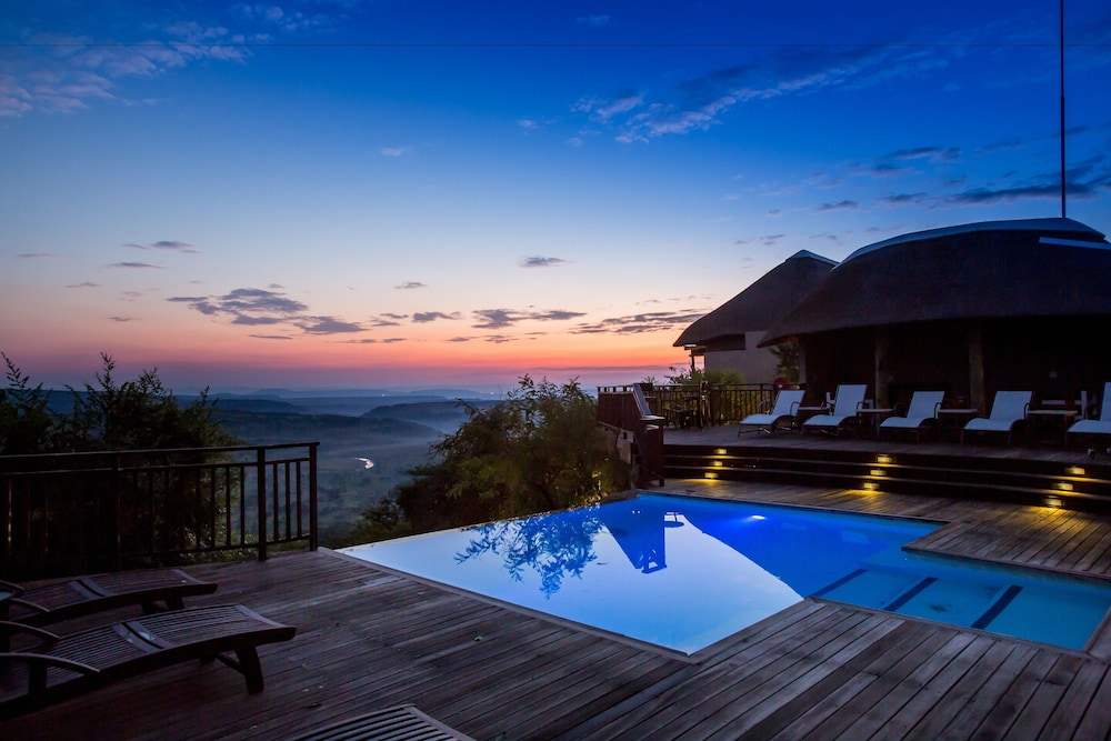 Umzolozolo Private Safari Lodge & Spa