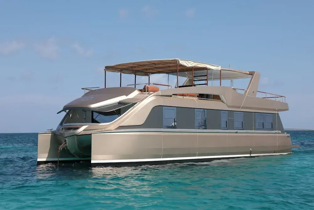 House of Hütter - Floating Home Goldfinger