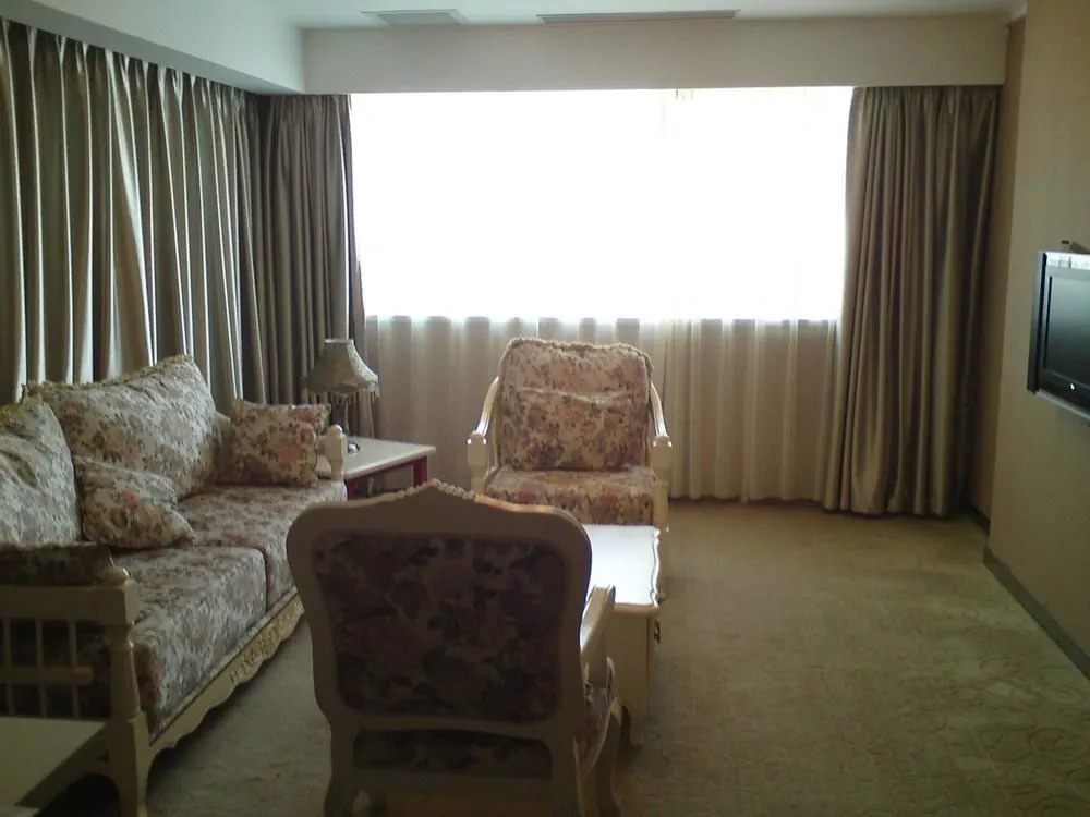 Homeinn Selected Hotel (Shanghai Baoshan Changlin Road Tonghe Xincun Subway Station)