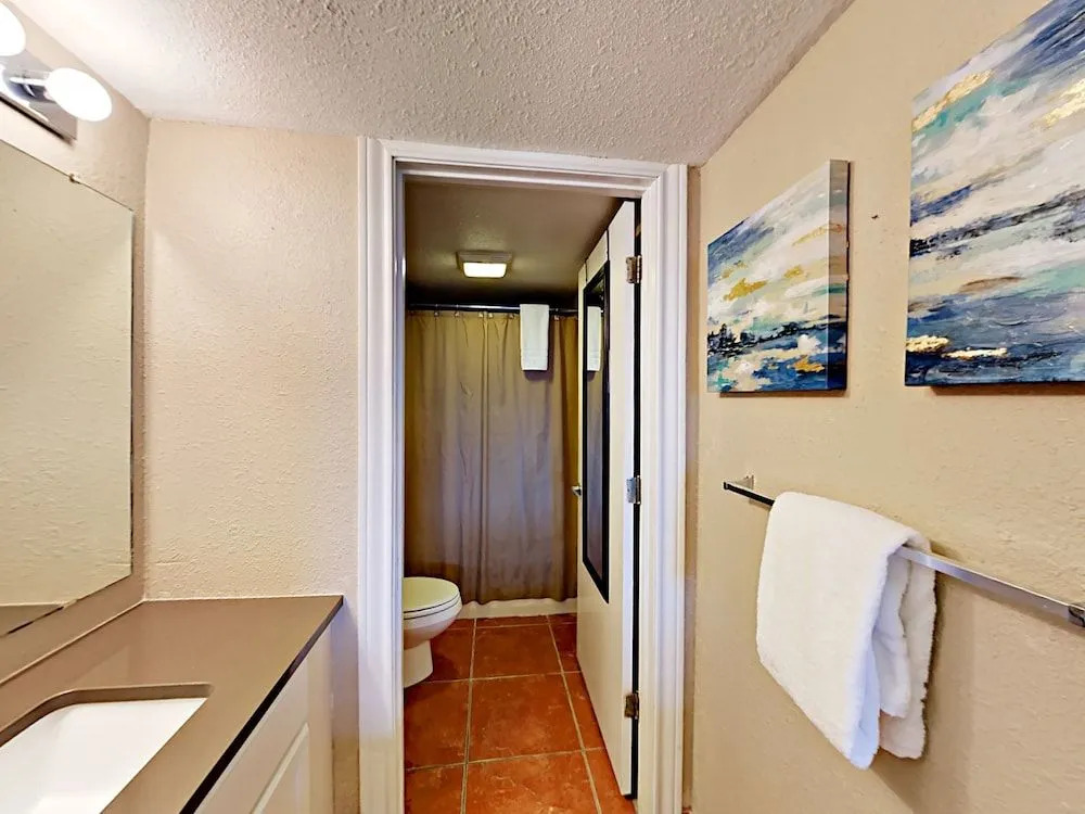 143 Sea Breeze 1 Bedroom 1 Bathroom Condo
