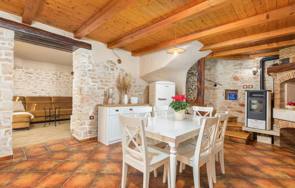Beautiful Home in Marcana With Wifi and 2 Bedrooms