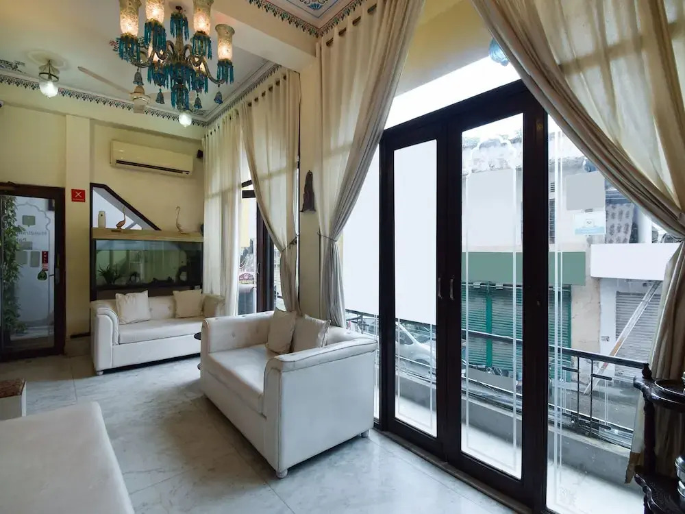 Hotel Mandiram Palace