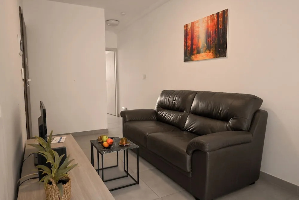 Camelia Seaview 1 Bd Apart In St Paul Bay