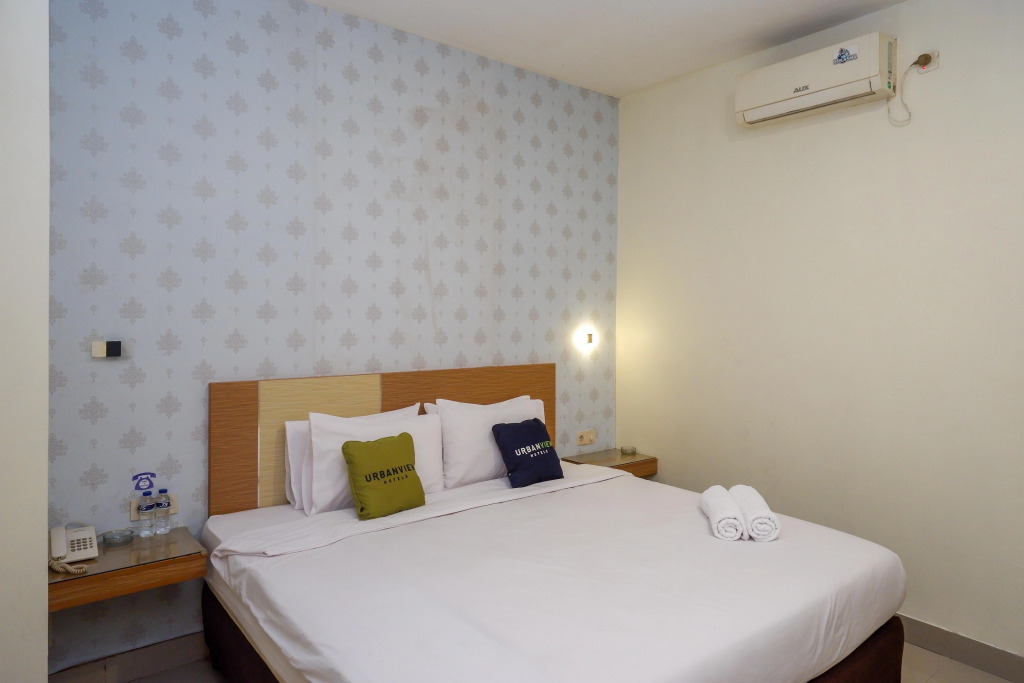 Urbanview Hotel Ruby Makassar