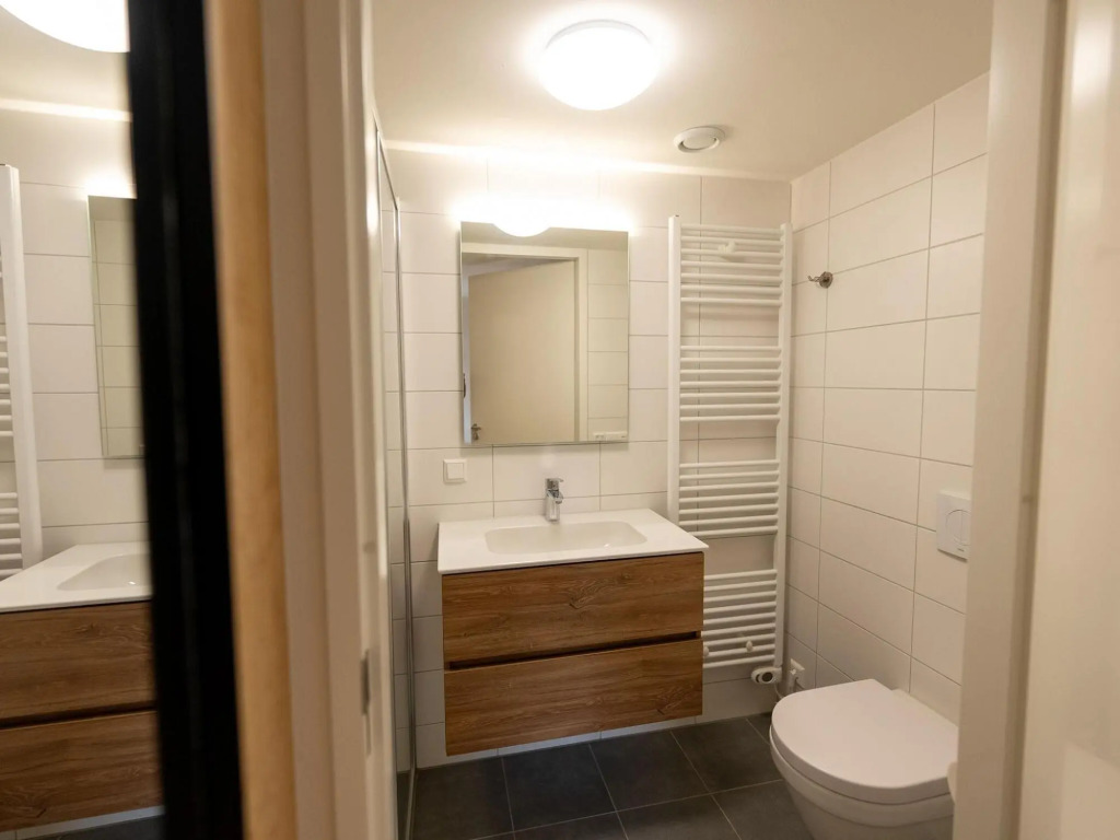 Nice tiny house with dishwasher, in a holiday park, 900 m. from the sea