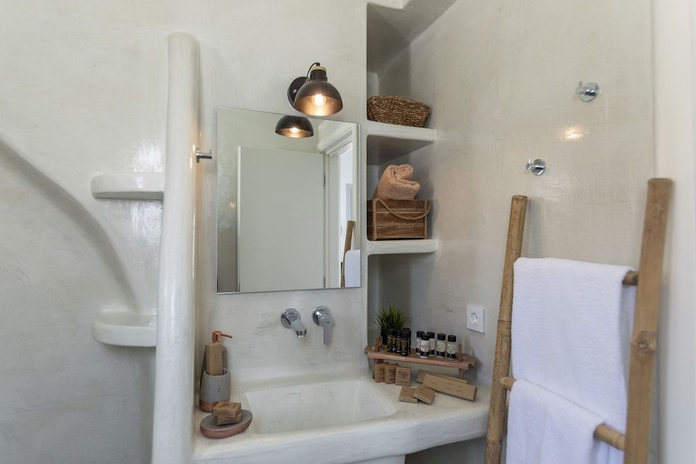 Bianco Diverso Suites