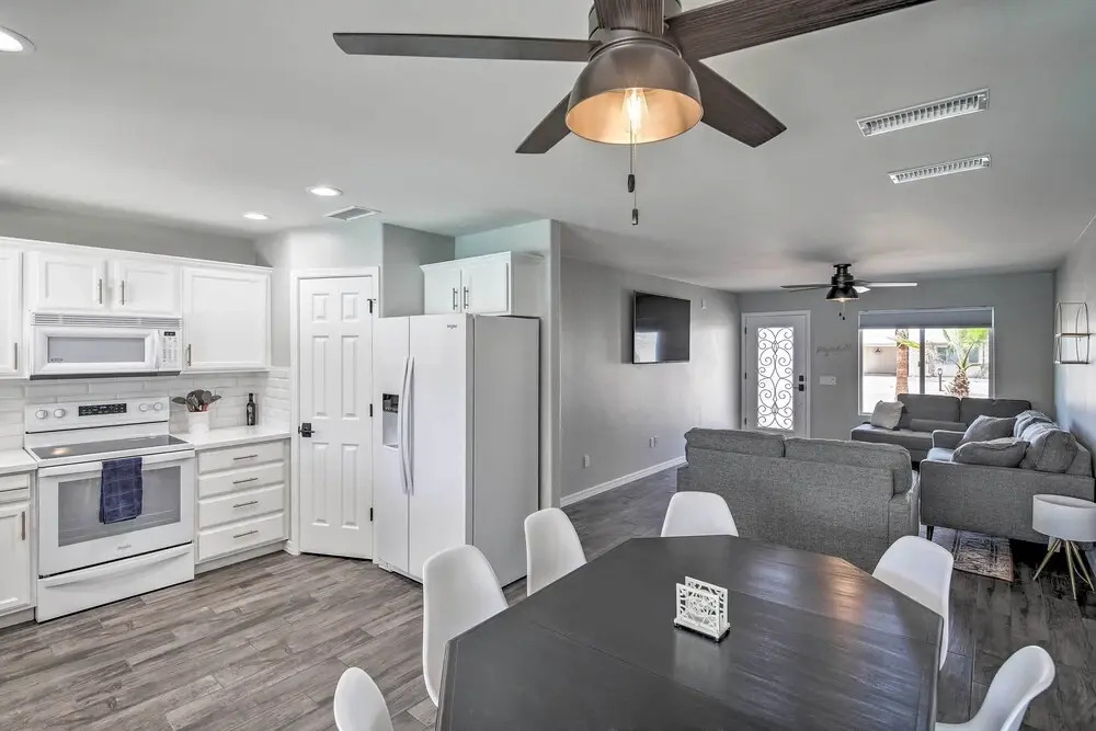 3 Mi to Lake Havasu State Park: Home w/ Pool!