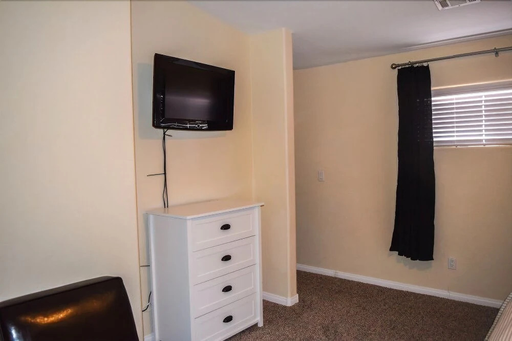 Tyler and Jessica Peterson 3 Bedrooms 2 Bathrooms Condo