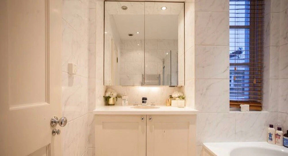 1 Bed Apartment With Balcony In Knightsbridge