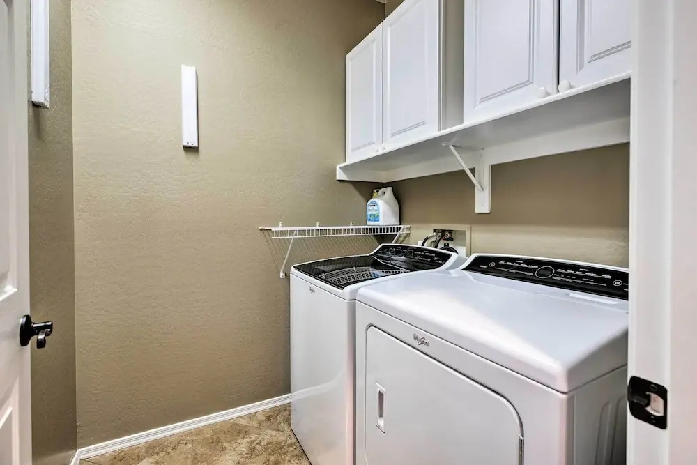 Family Home w/ Pool, BBQ & Fire Pit in Goodyear