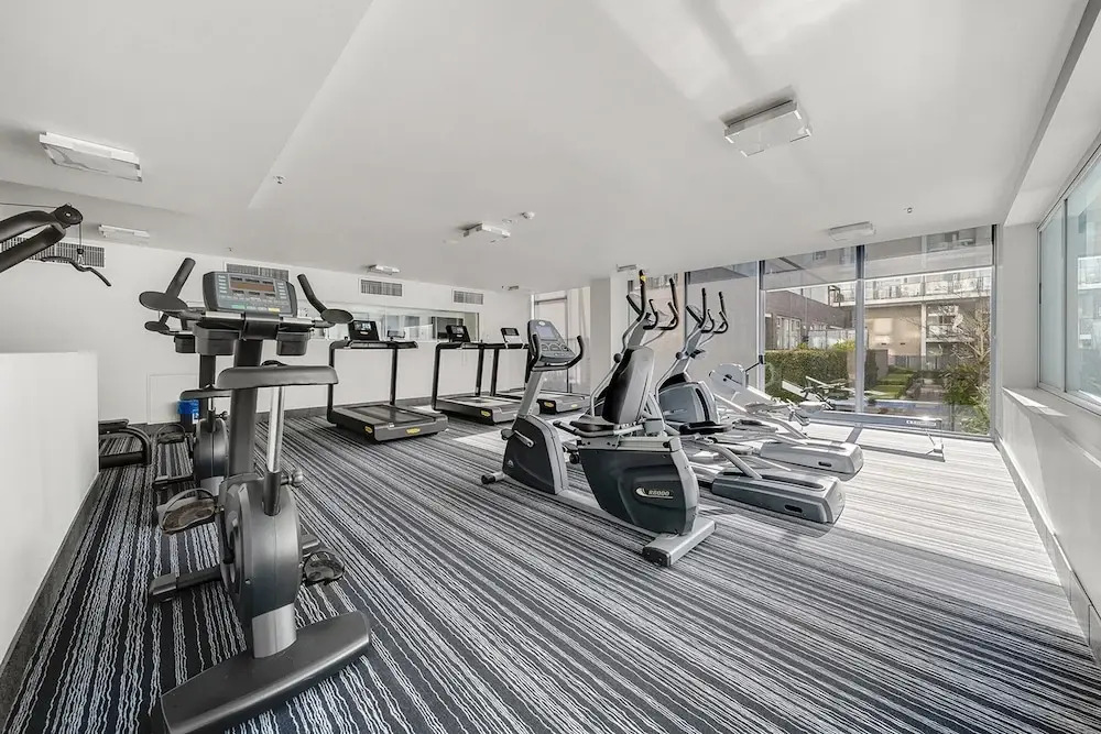 Spacious Apartment With Gym & Pool Access