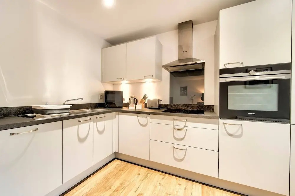 Stylish 2 Bed Apartment, With Easy Access To The City Centre