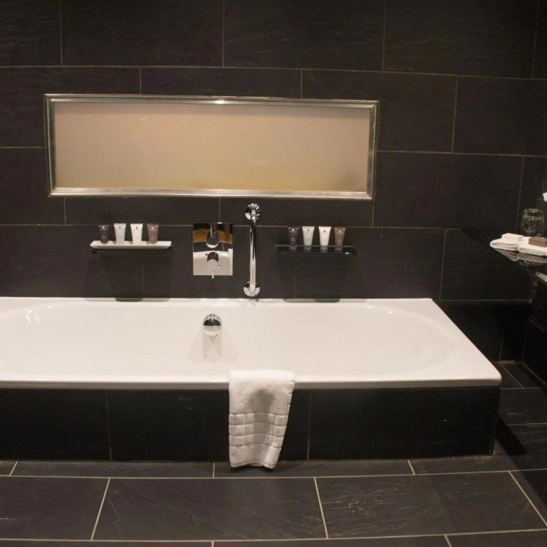Le Monde Hotel