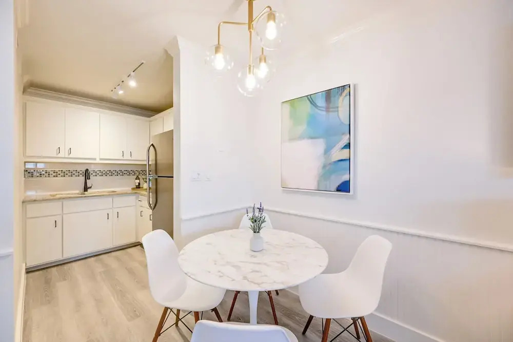 Updated Dtwn Naples Condo: Across From Beach!