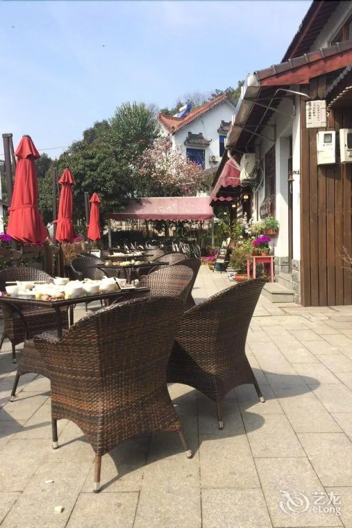 Lingyin Tangchao Hostel