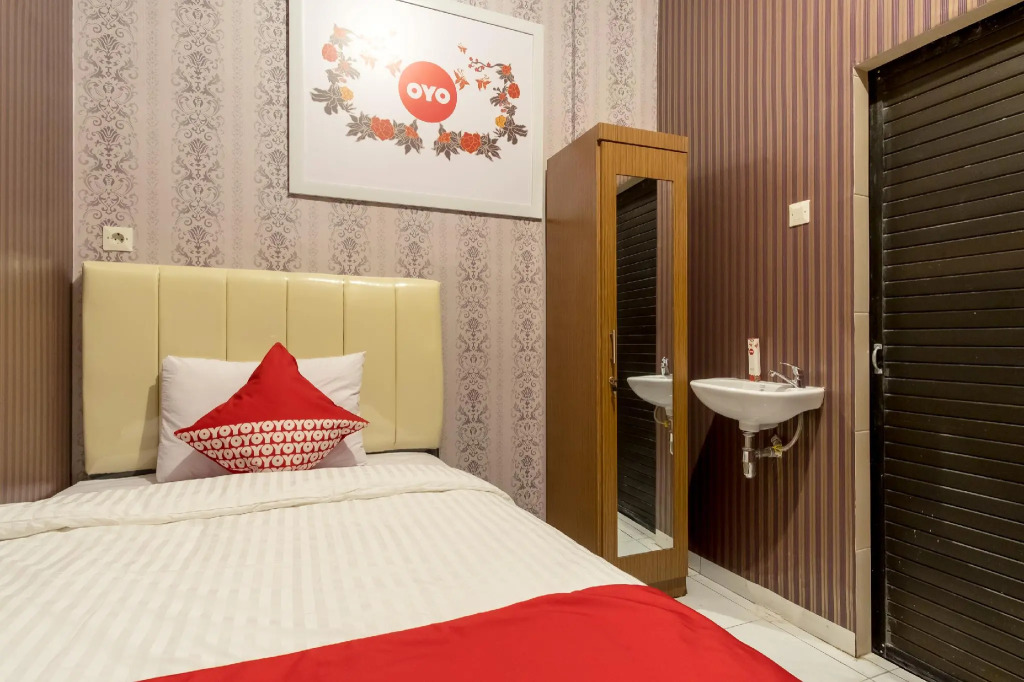 OYO 359 Executive Inn