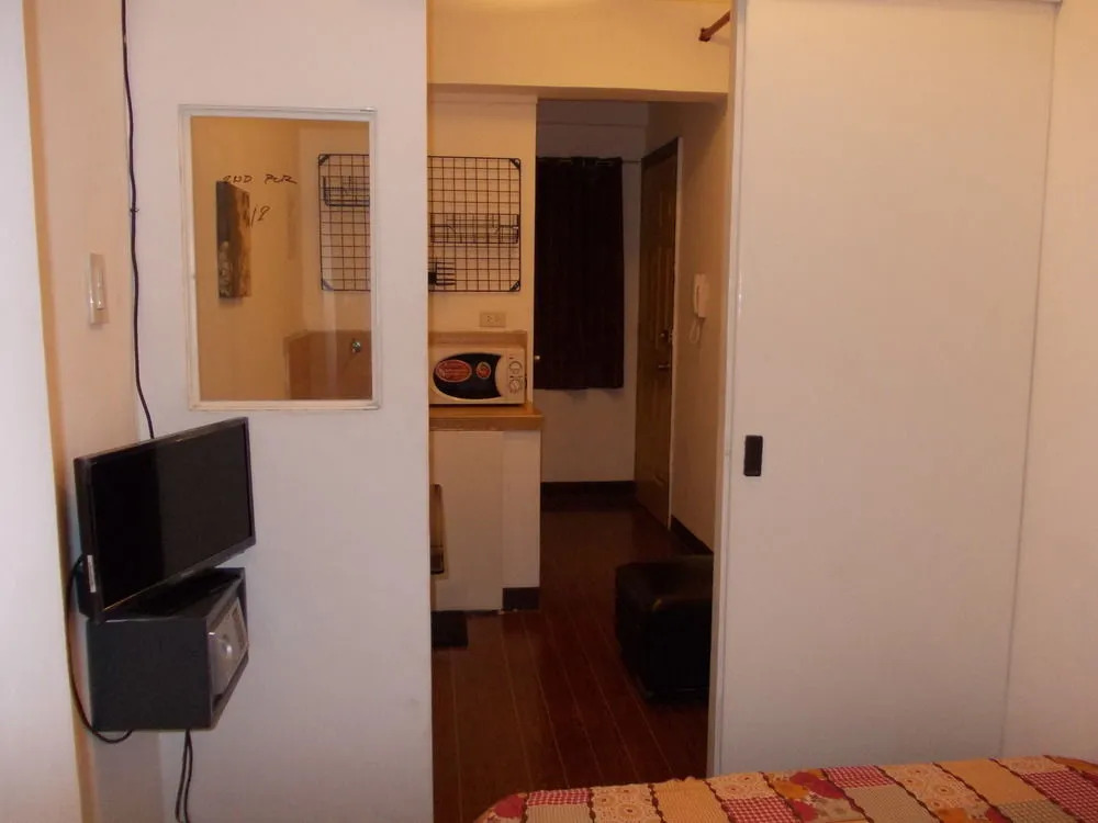 Vaccinated Staff- 858 City Stay Inns Bgc Nuevo