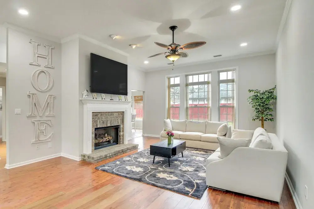 3 Mi to Oglethorpe Mall: Home w/ Fenced Yard!