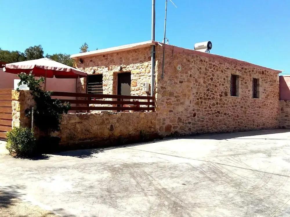 Farmhouses. 5 Guests 2 Bedrooms 3 Beds1 Bathroom