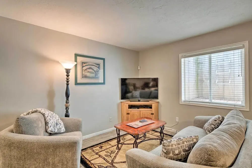 Wasatch R & R Townhome w/ Grill ~ 11 Mi to Alta!