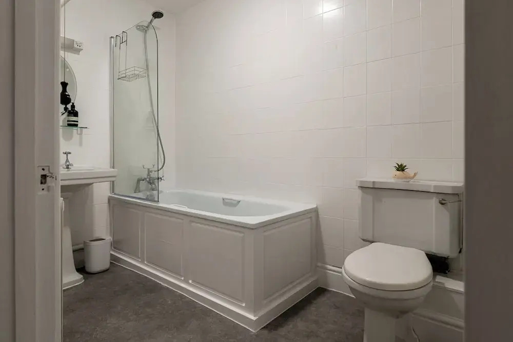 Garden Flat Apartment in Grosvenor Place