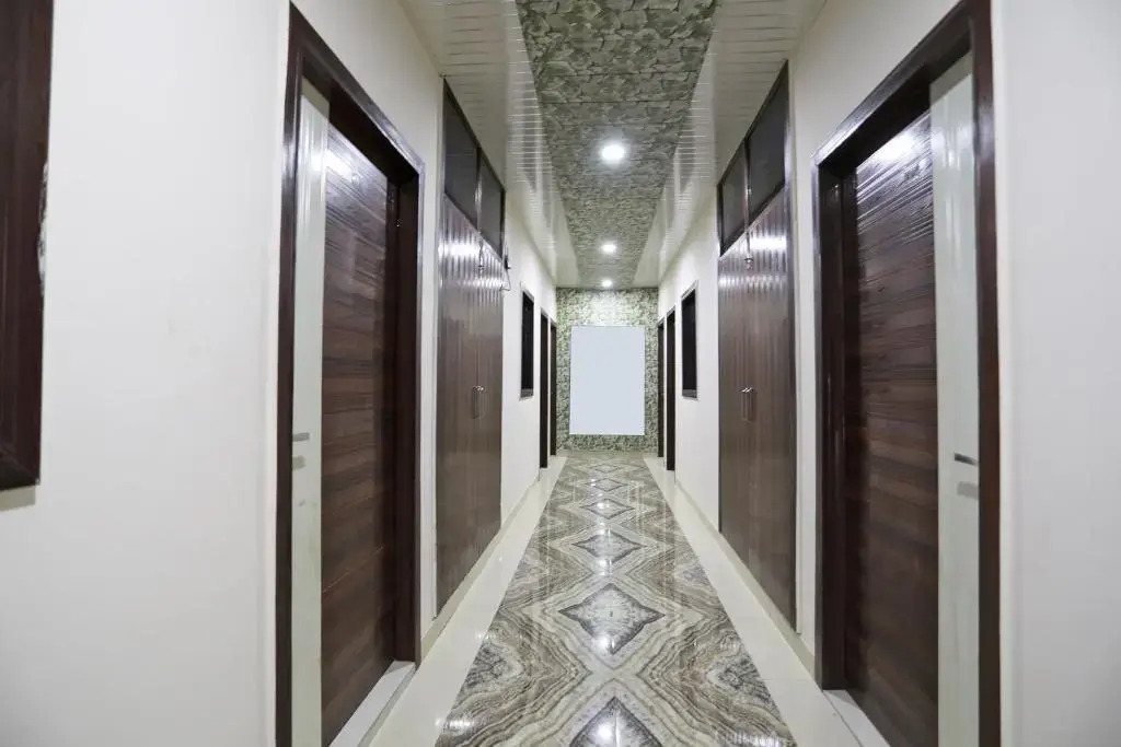 Oyo 39767 Hotel Av Plaza