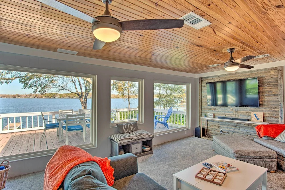 Dock & Fire Pit: Lakefront Cedar Creek Home!